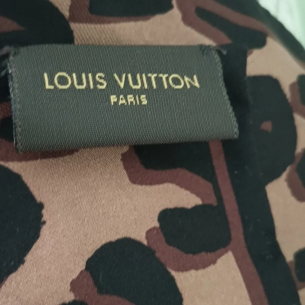 Louis Vuitton Leopard Bandeau Steven Sprouse Elegant Quiet Luxury Bag Charm